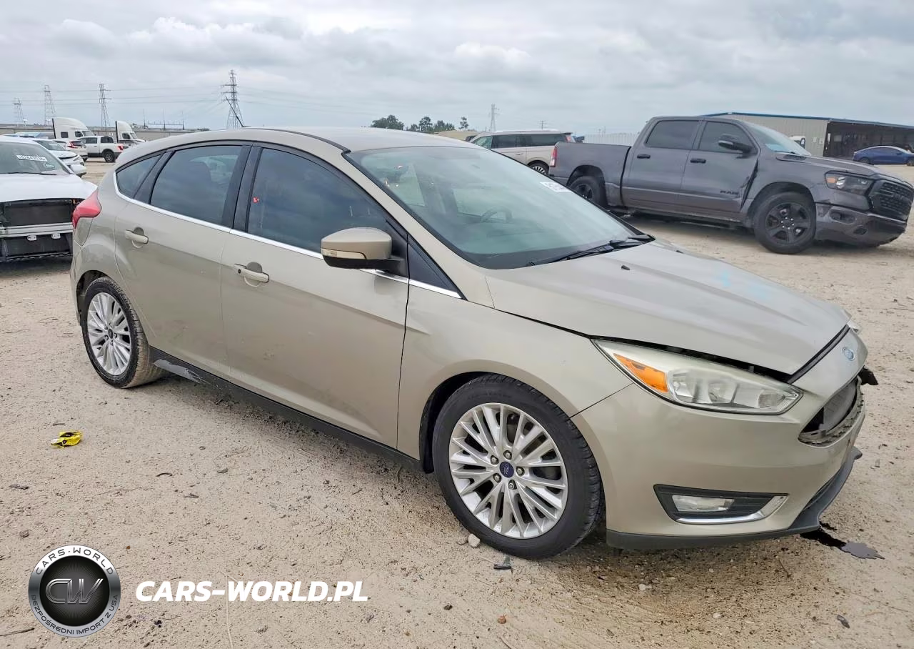 2015 Ford Focus Titanium VIN:1FADP3N21FL268836 - 4