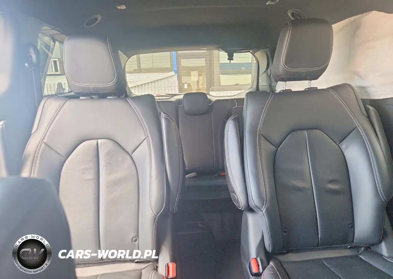 2021 Chrysler Pacifica Hybrid Touring L VIN:2C4RC1L72MR566945 - 10