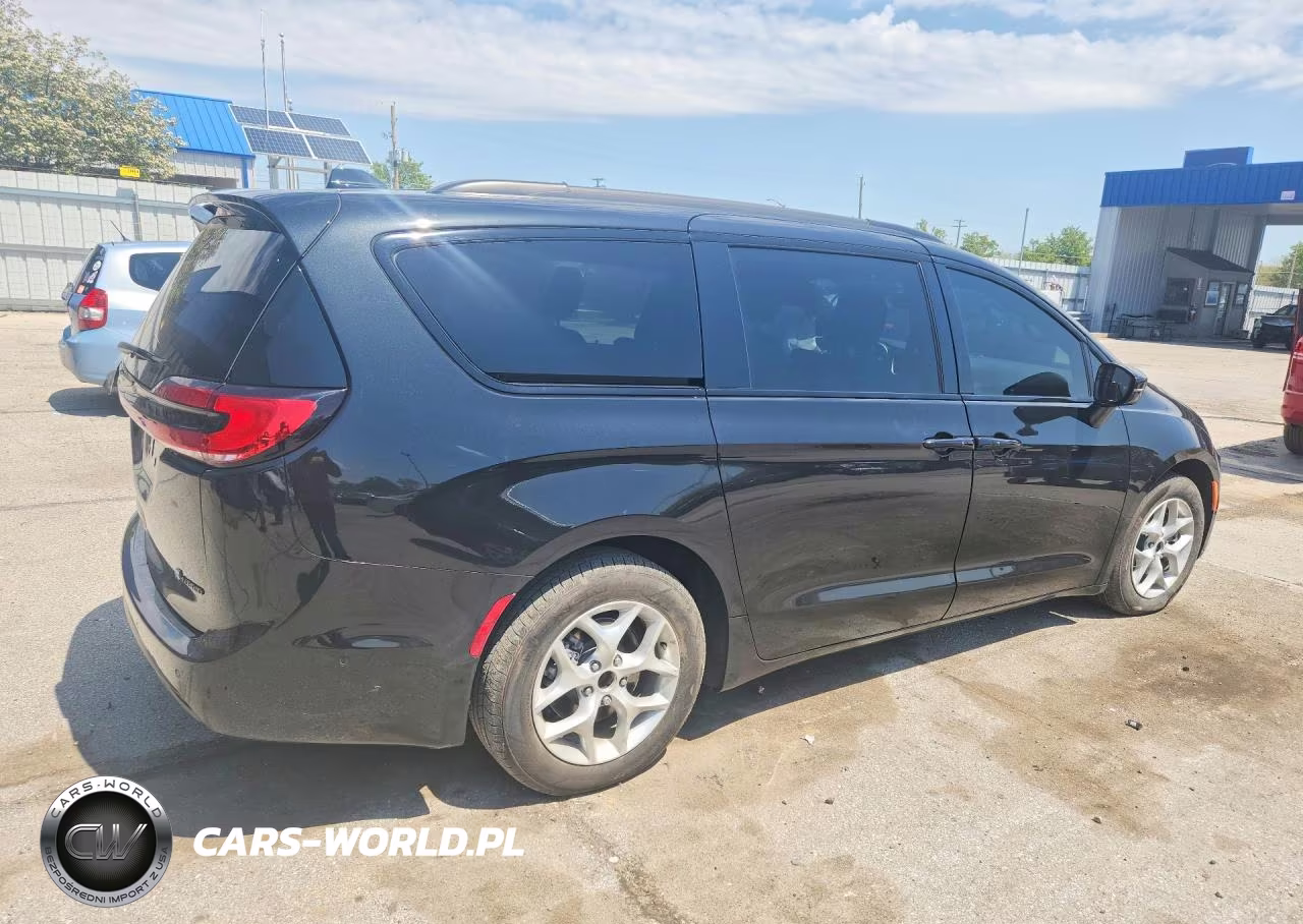 2021 Chrysler Pacifica Hybrid Touring L VIN:2C4RC1L72MR566945 - 3