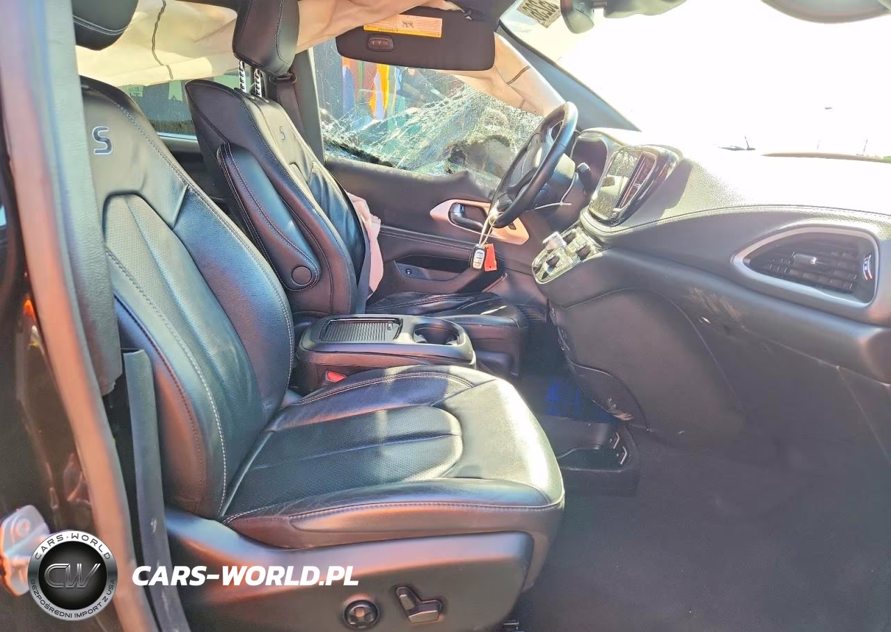 2021 Chrysler Pacifica Hybrid Touring L VIN:2C4RC1L72MR566945 - 7