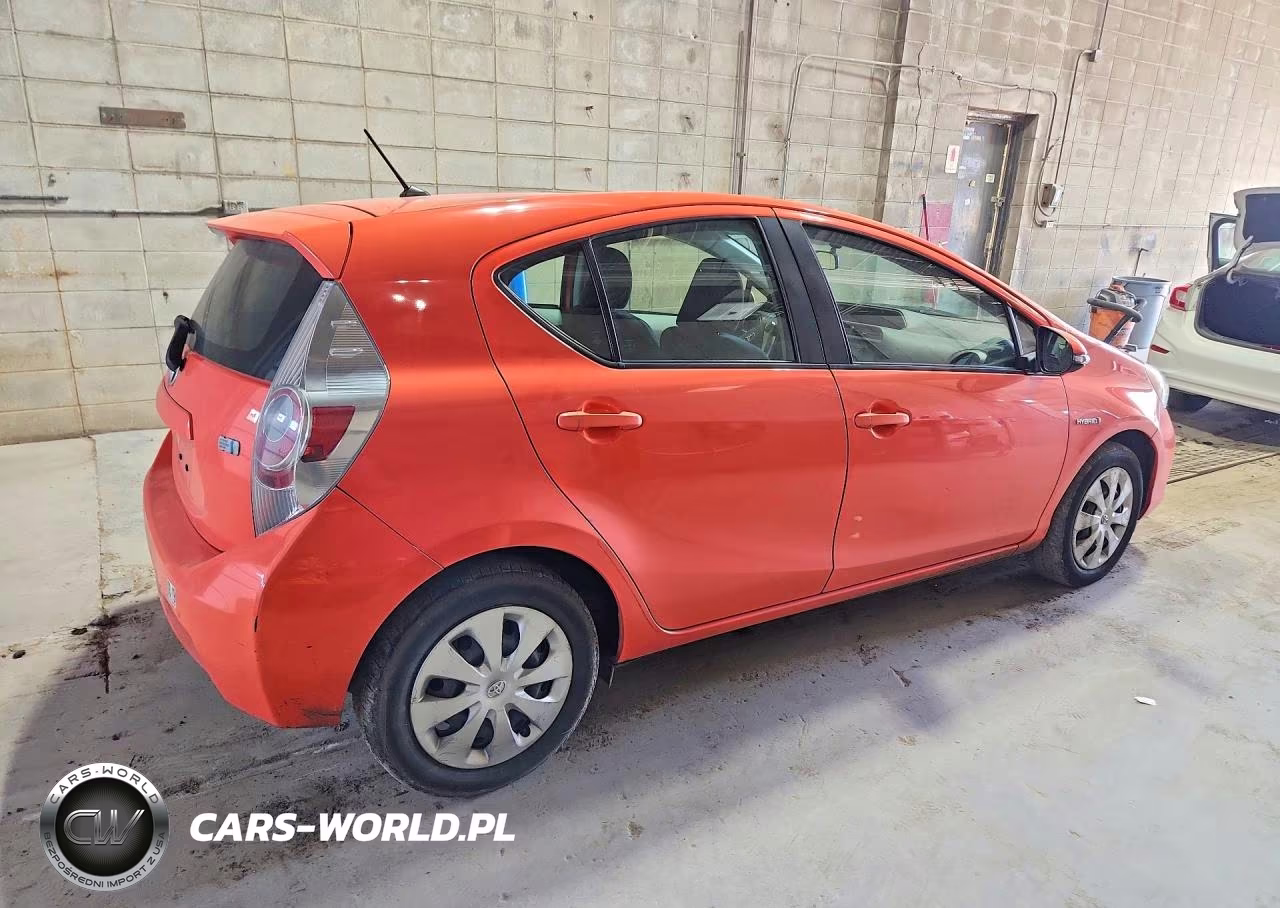 2014 Toyota Prius C Two VIN:JTDKDTB33E1080742 - 3