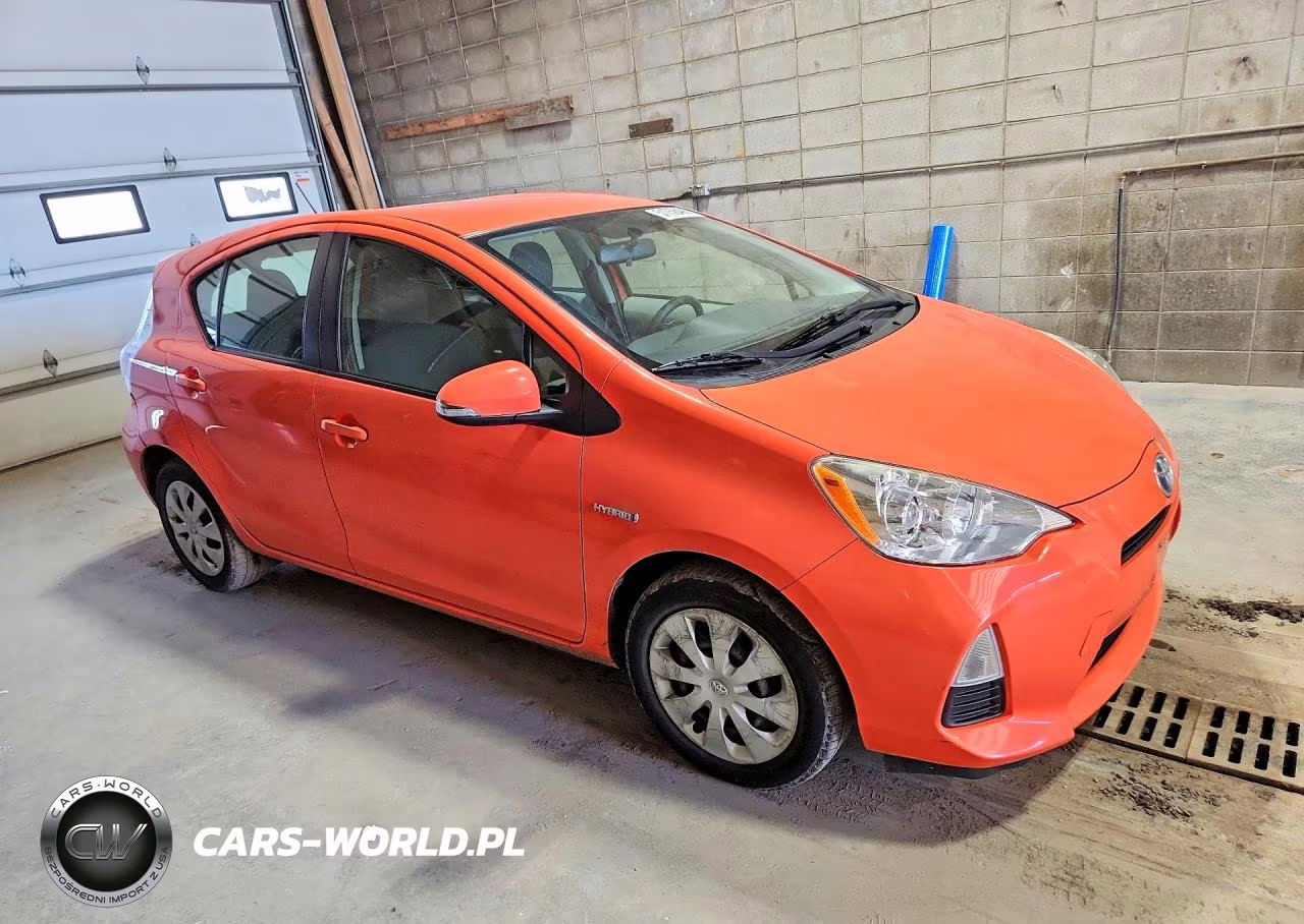 2014 Toyota Prius C Two VIN:JTDKDTB33E1080742 - 4