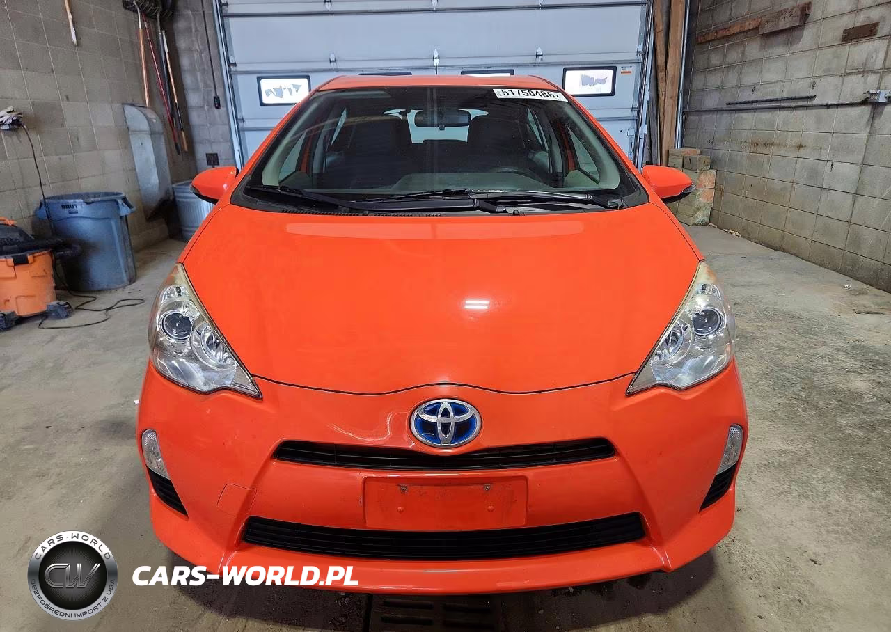 2014 Toyota Prius C Two VIN:JTDKDTB33E1080742 - 5