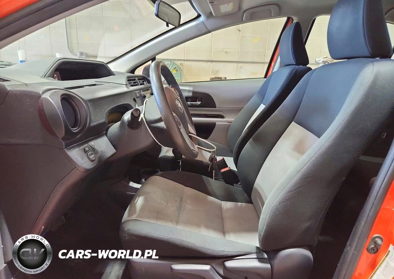 2014 Toyota Prius C Two VIN:JTDKDTB33E1080742 - 7