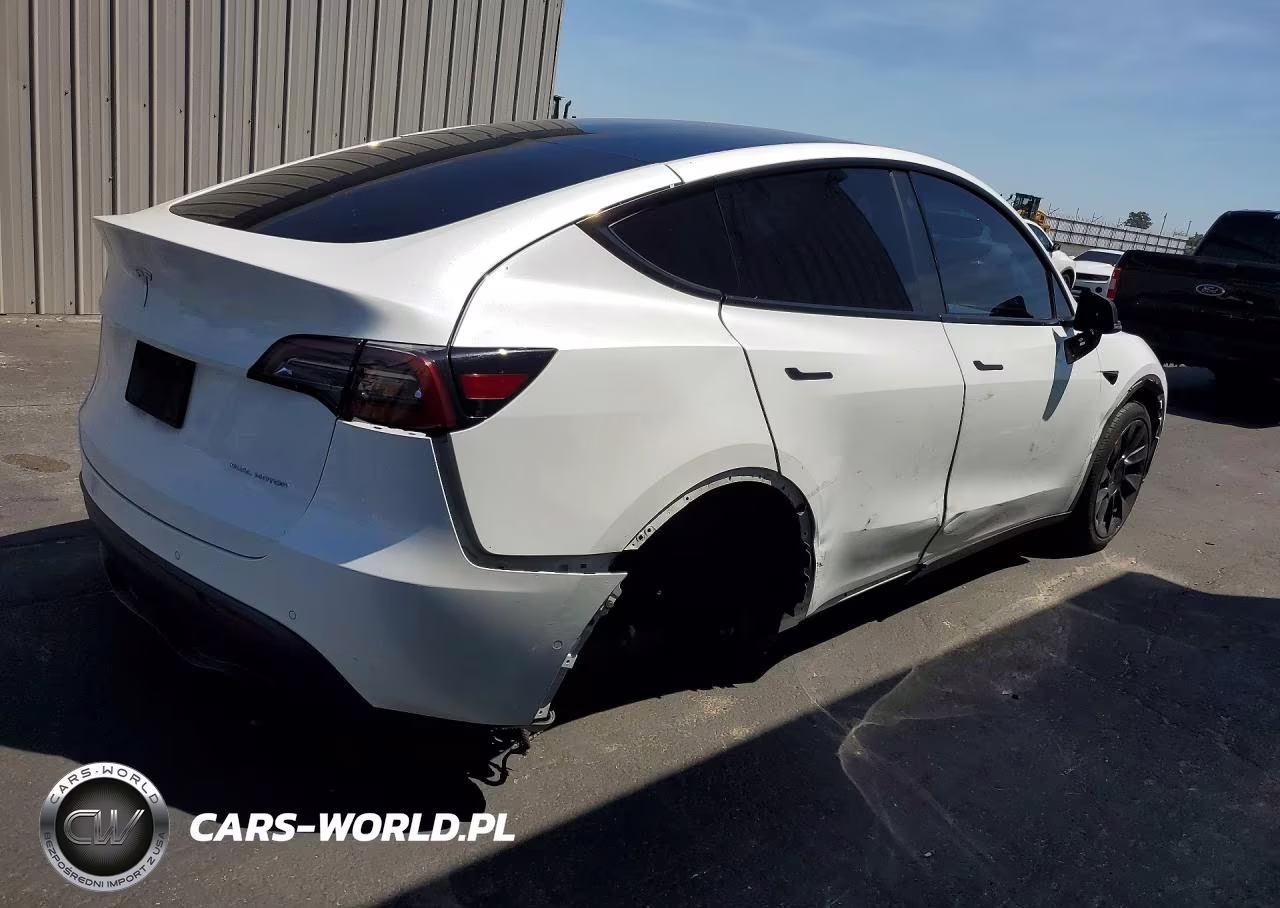 2022 Tesla Model Y VIN:7SAYGDEE2NF348470 - 3