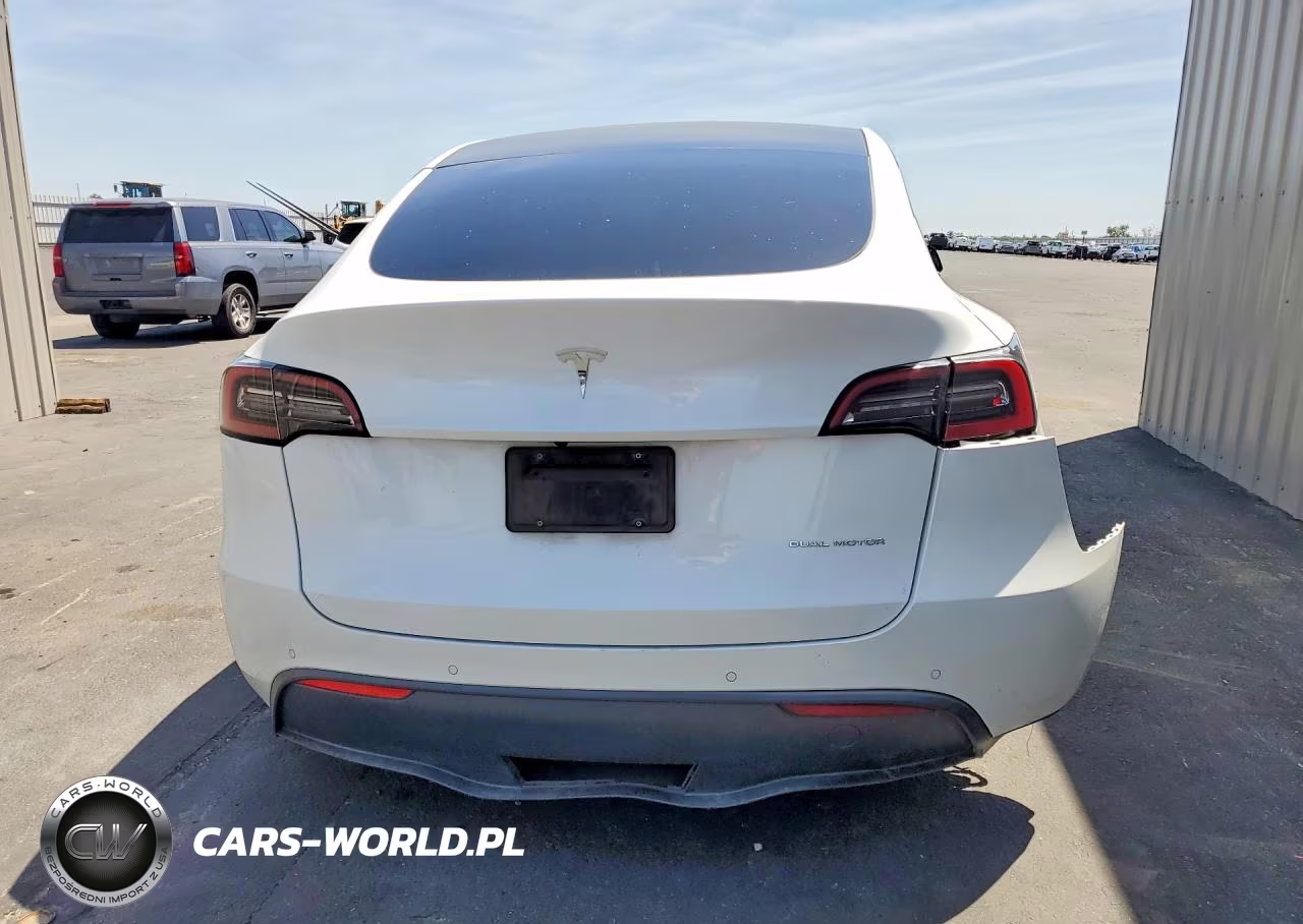 2022 Tesla Model Y VIN:7SAYGDEE2NF348470 - 6
