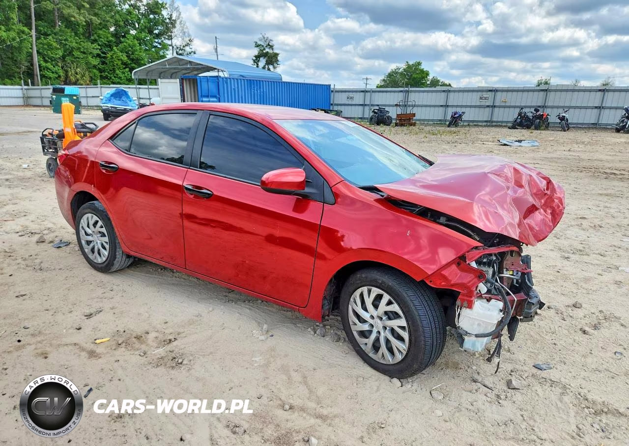 2018 Toyota Corolla Le VIN:5YFBURHE6JP821547 - 4