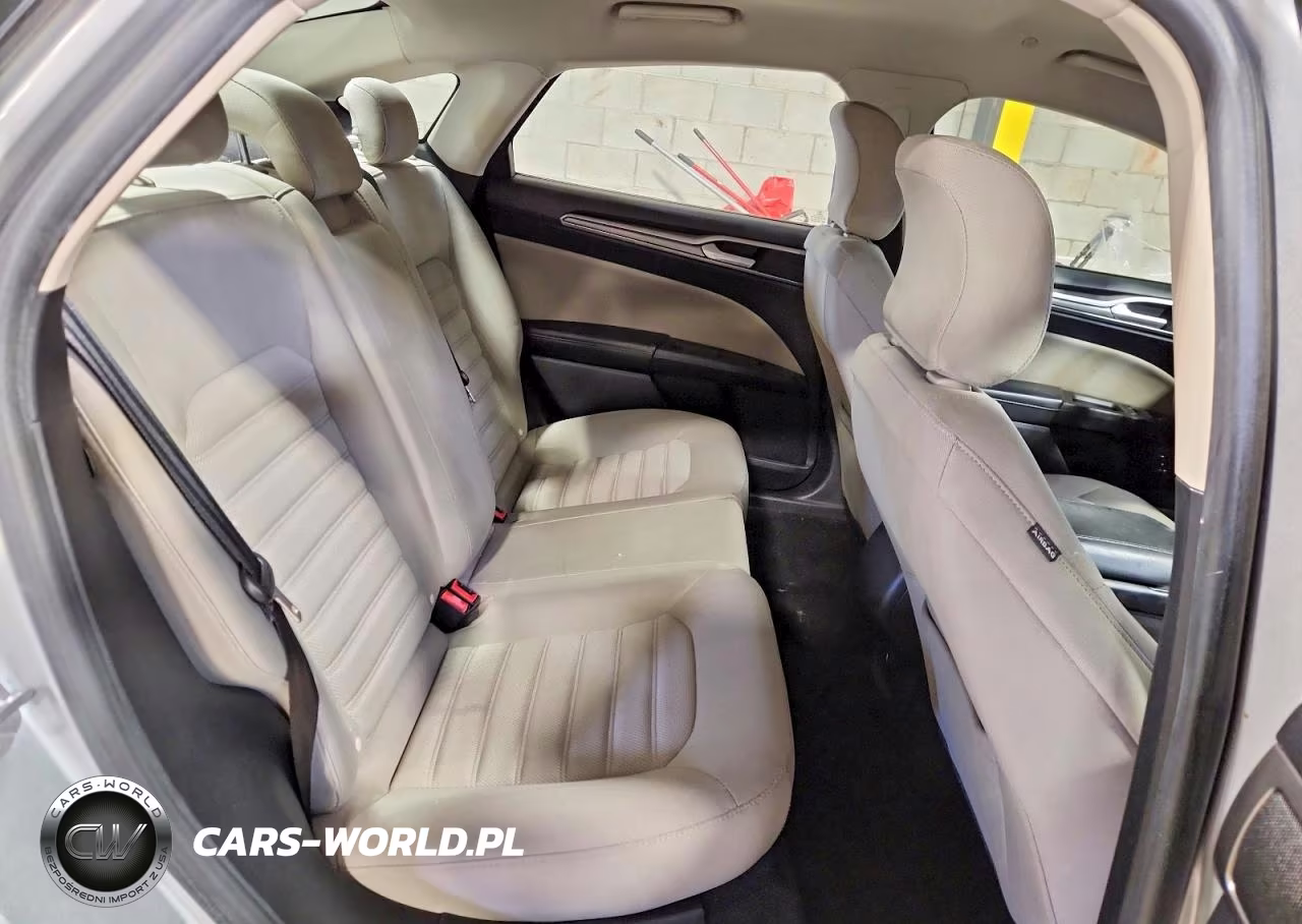 2018 Ford Fusion S Hybrid VIN:3FA6P0UU5JR122203 - 10