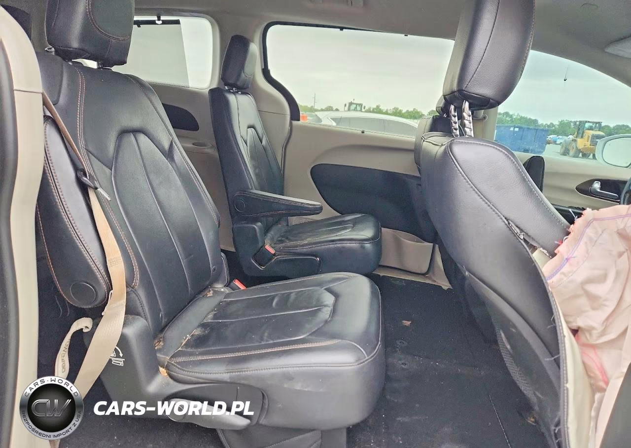 2017 Chrysler Pacifica Touring L VIN:2C4RC1BG5HR795580 - 11