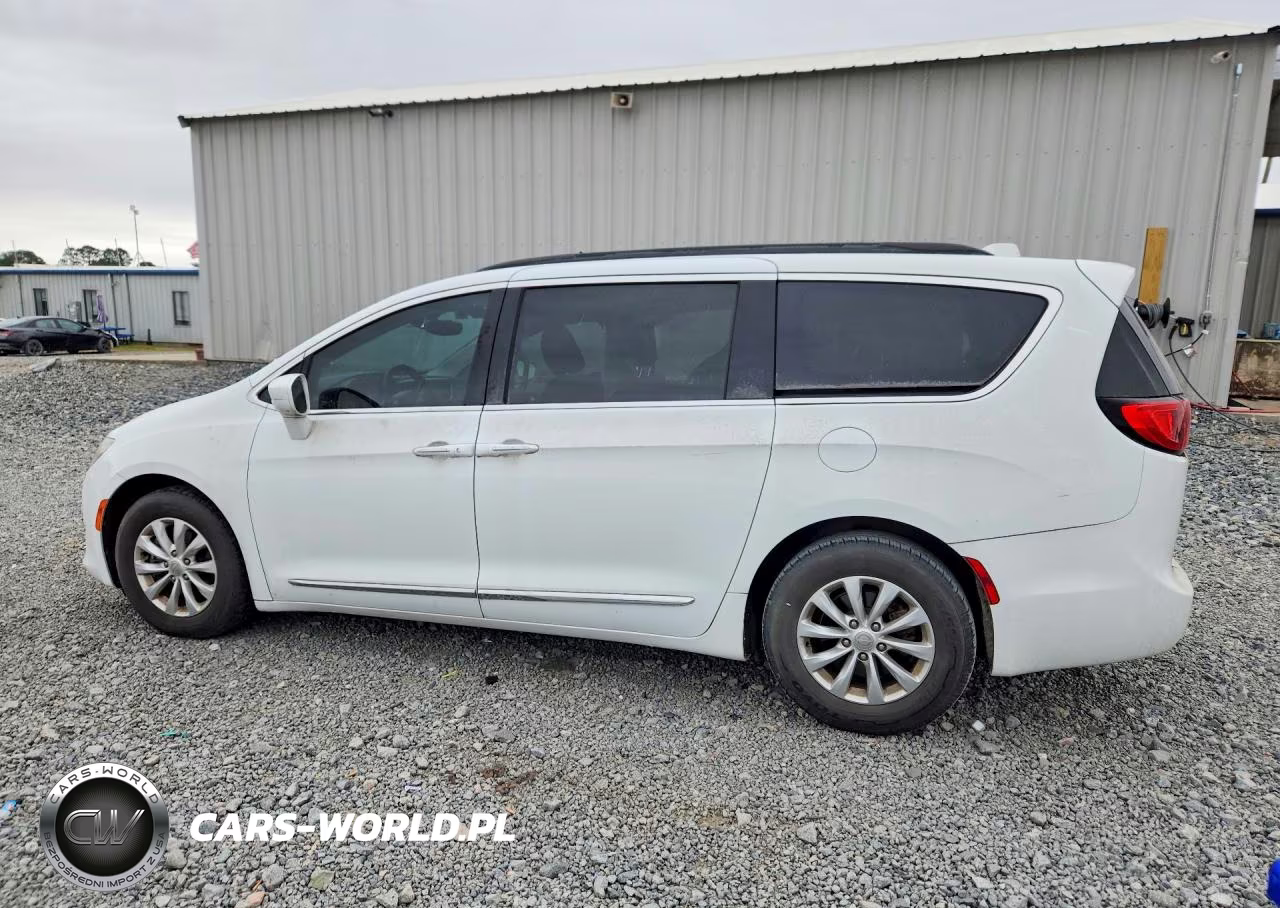 2017 Chrysler Pacifica Touring L VIN:2C4RC1BG5HR795580 - 2