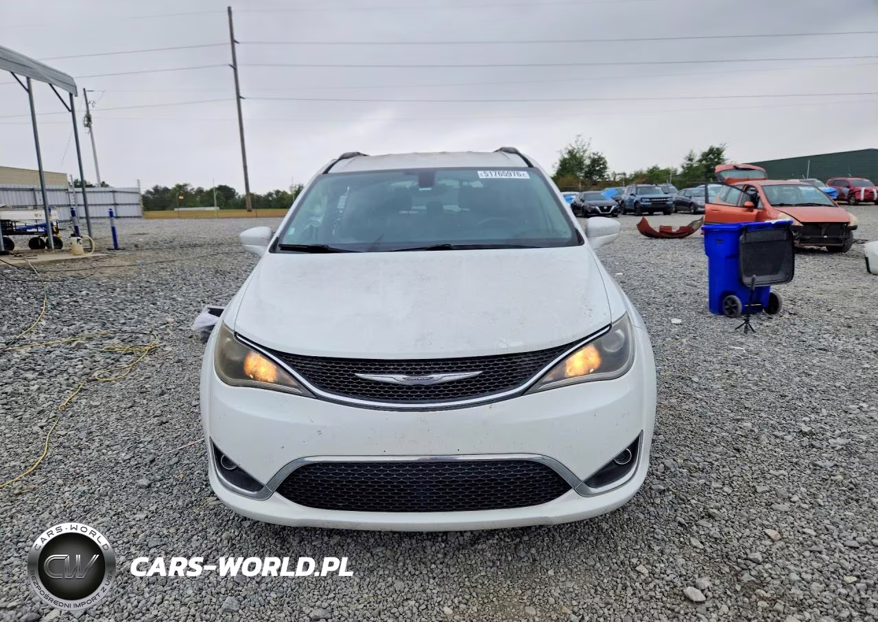 2017 Chrysler Pacifica Touring L VIN:2C4RC1BG5HR795580 - 5