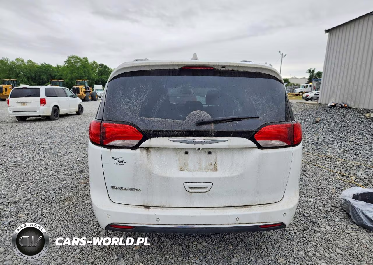 2017 Chrysler Pacifica Touring L VIN:2C4RC1BG5HR795580 - 6