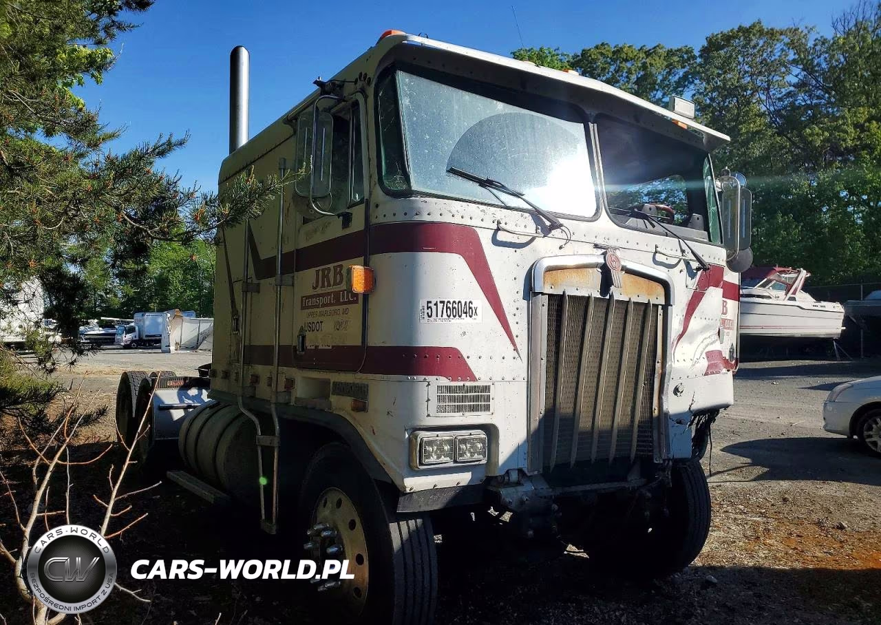 1985 Kenworth Coe K100E - Semi Truck