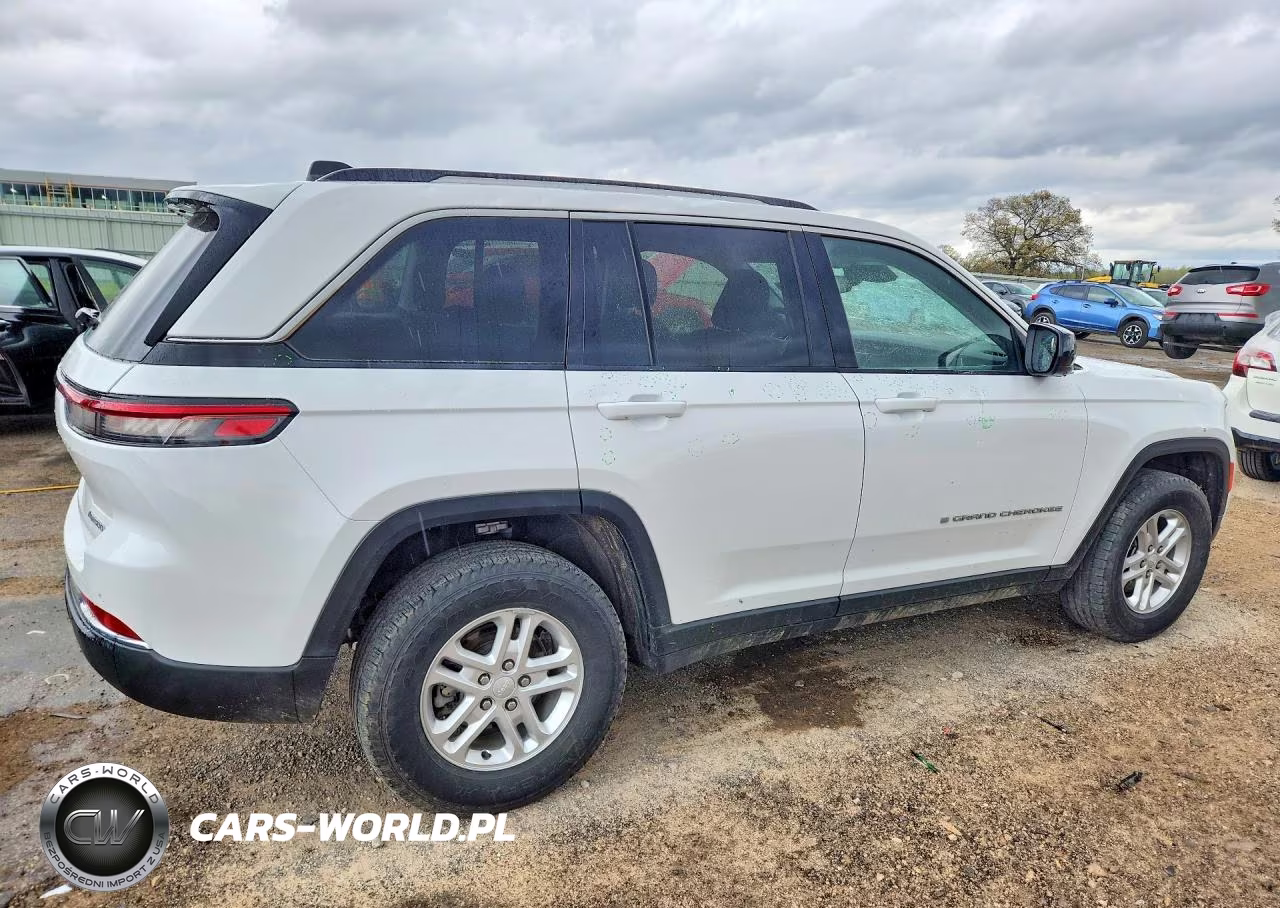 2023 Jeep Grand Cherokee Laredo VIN:1C4RJHAG1PC628978 - 3
