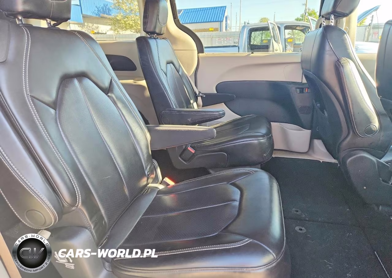 2020 Chrysler Voyager Lxi VIN:2C4RC1DG7LR286130 - 11