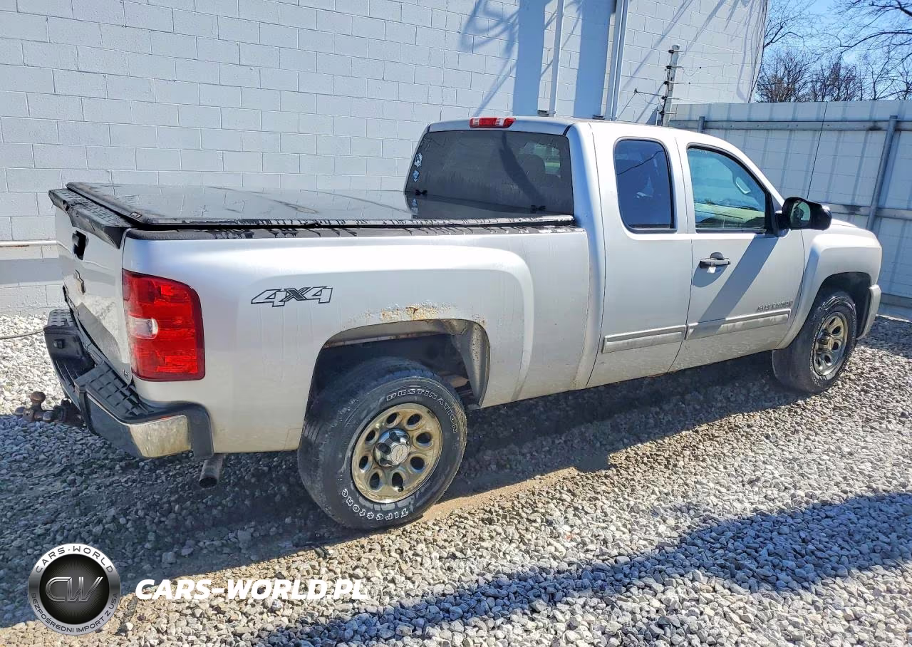 2011 Chevrolet Silverado K1500 Ls VIN:1GCRKREA4BZ223647 - 3