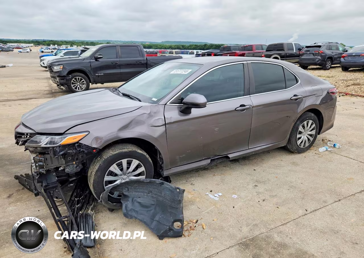 2022 Toyota Camry Le – zdjęcie 1 z 12