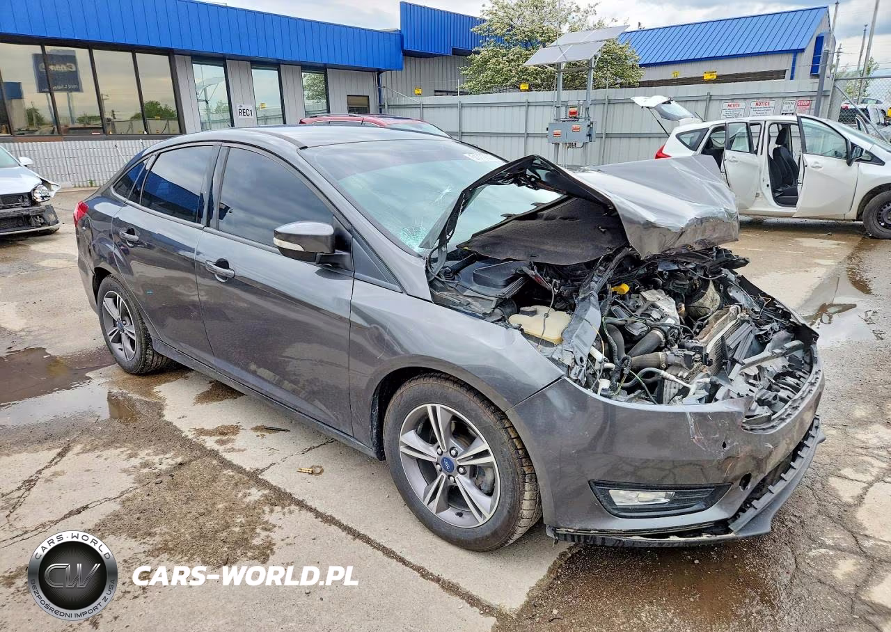 2017 Ford Focus Se VIN:1FADP3FE0HL314345 - 4