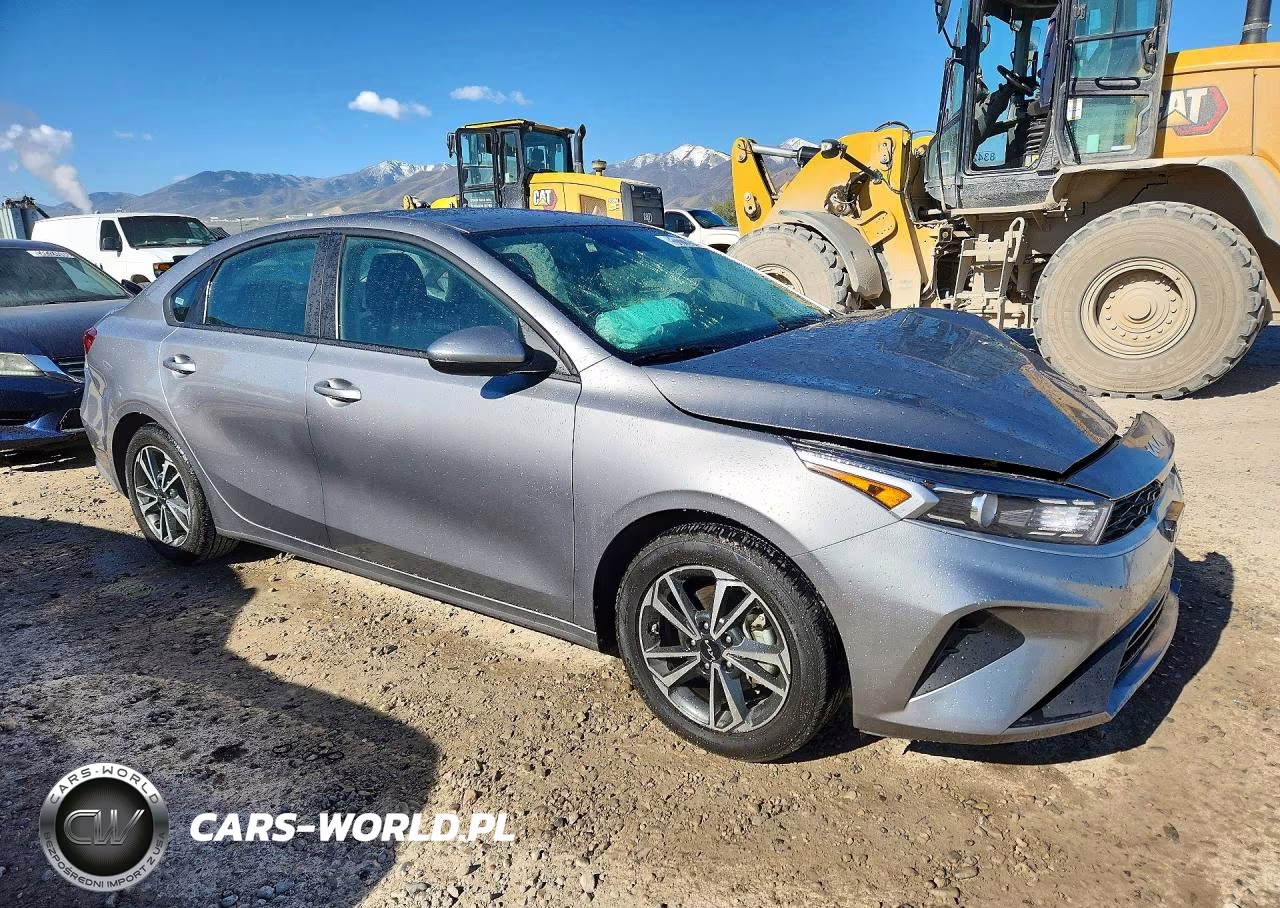 2024 Kia Forte Lxs VIN:3KPF24AD1RE789163 - 4