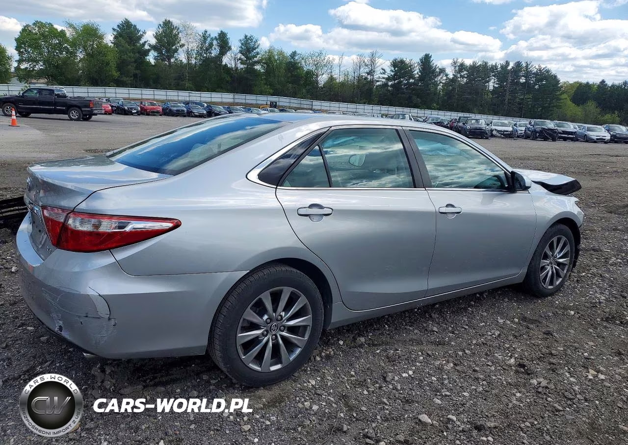 2015 Toyota Camry Xle VIN:4T1BF1FK7FU878494 - 3