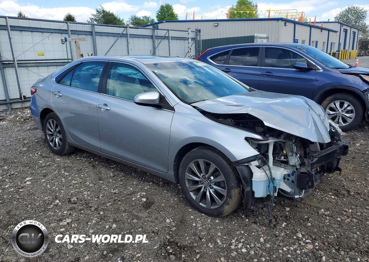 2015 Toyota Camry Xle VIN:4T1BF1FK7FU878494 - 4