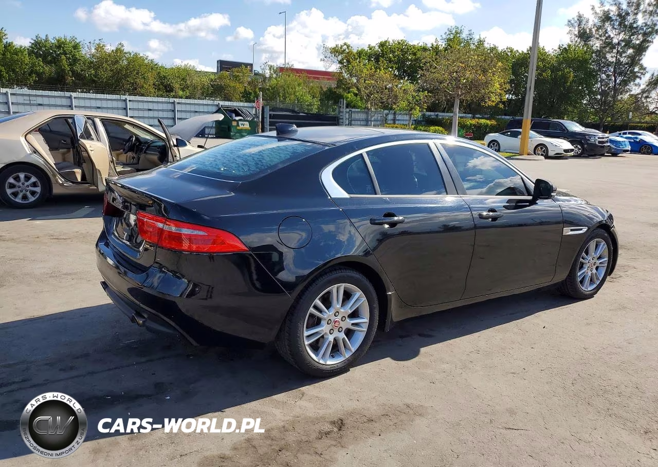 2017 Jaguar Xe Premium VIN:SAJAD4BG8HA969112 - 3