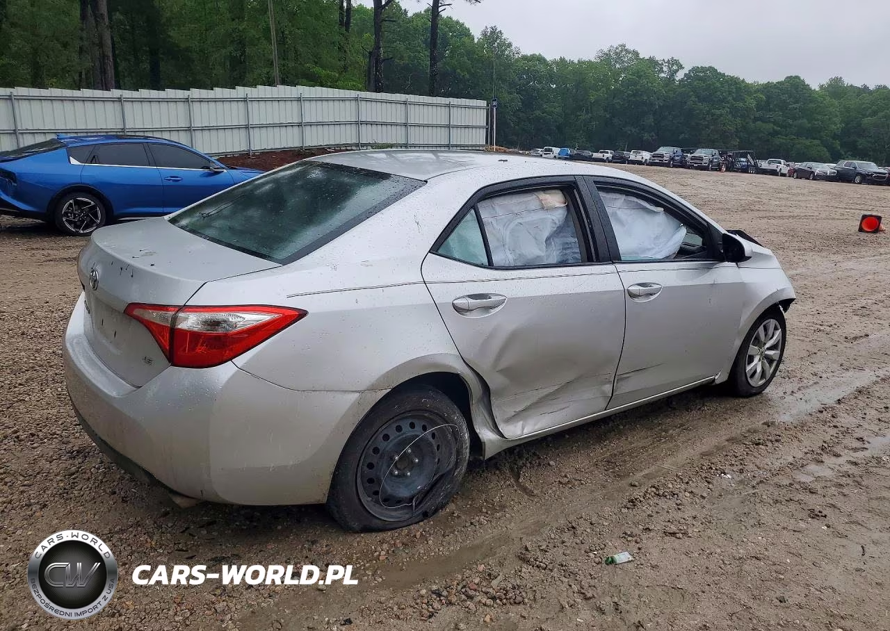 2015 Toyota Corolla Le VIN:2T1BURHE5FC464241 - 3