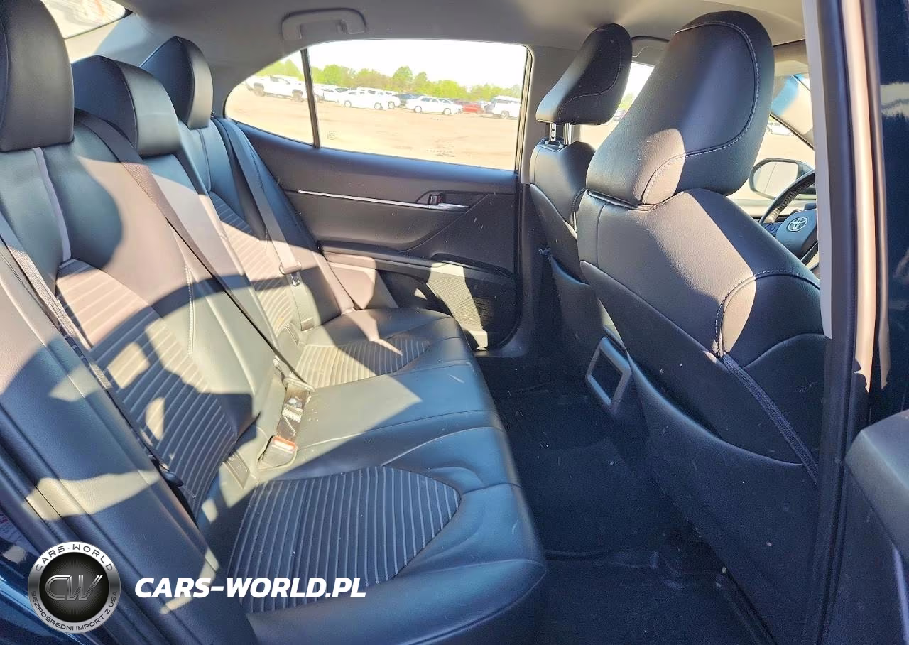 2018 Toyota Camry Se VIN:4T1B11HK2JU657082 - 10
