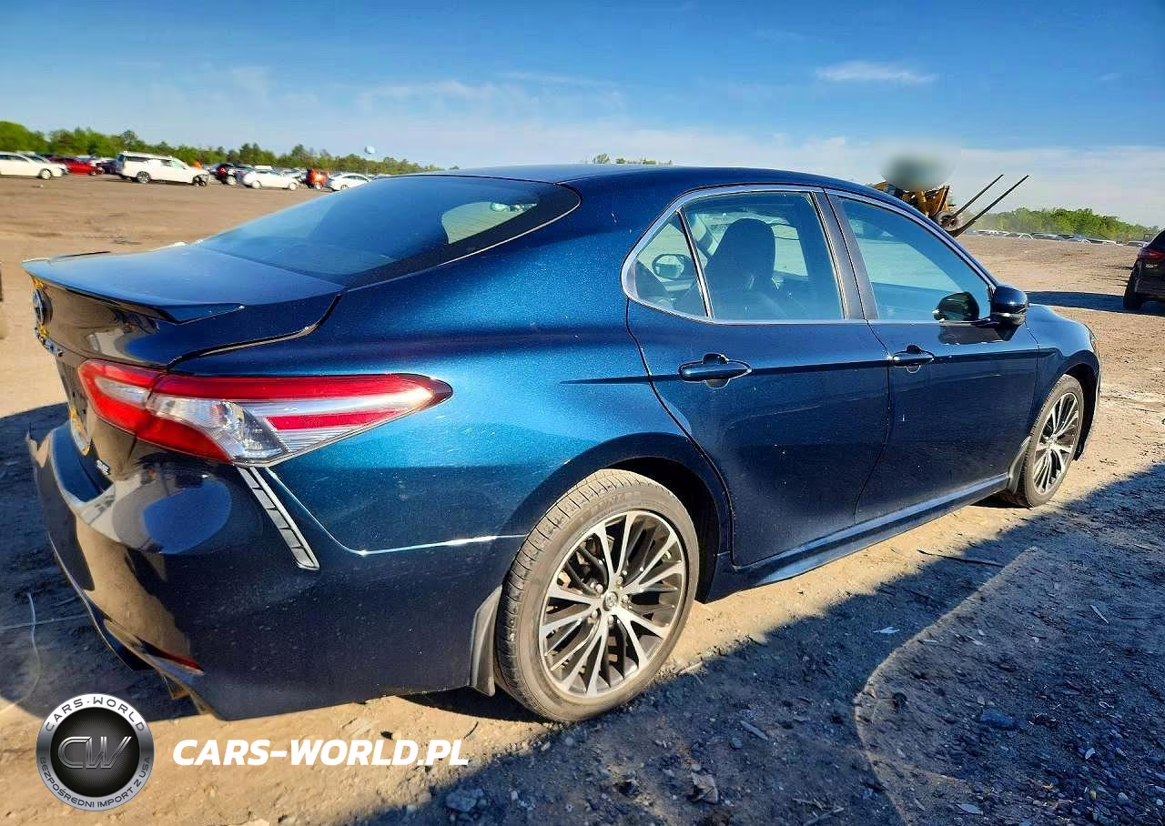 2018 Toyota Camry Se VIN:4T1B11HK2JU657082 - 3