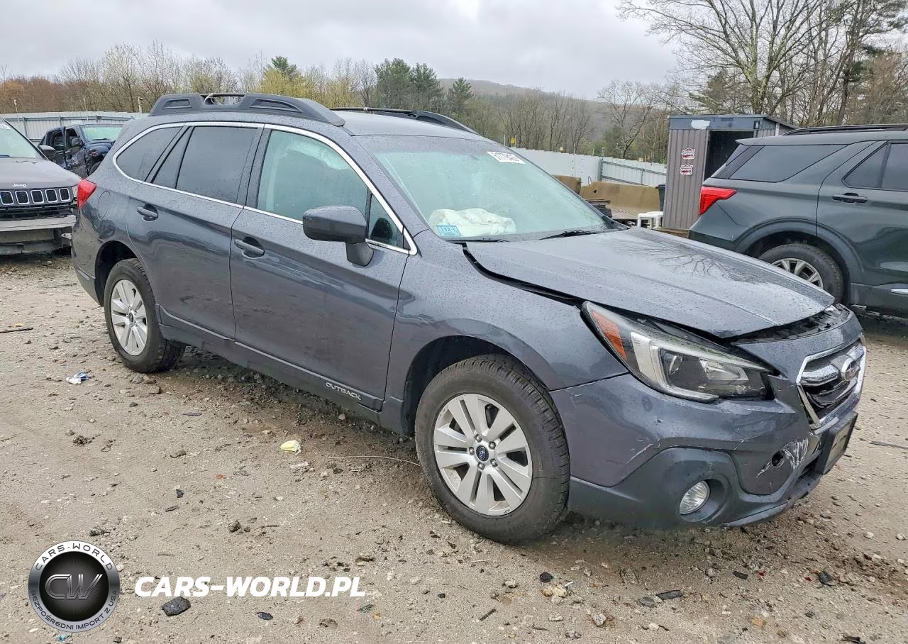 2018 Subaru Outback 2.5I Premium VIN:4S4BSACC9J3321951 - 4