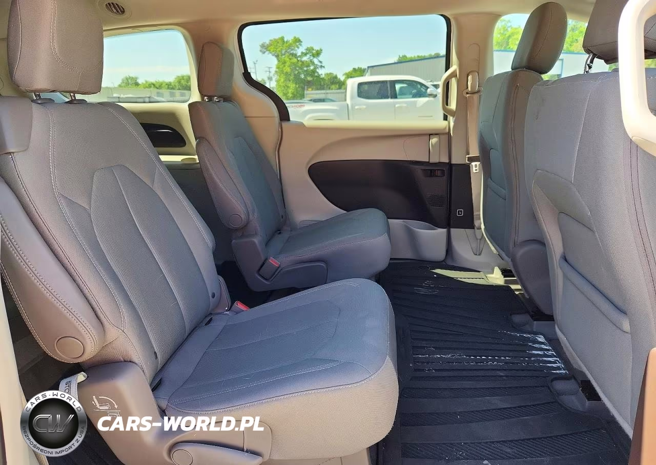 2017 Chrysler Pacifica Touring VIN:2C4RC1DG4HR520148 - 11