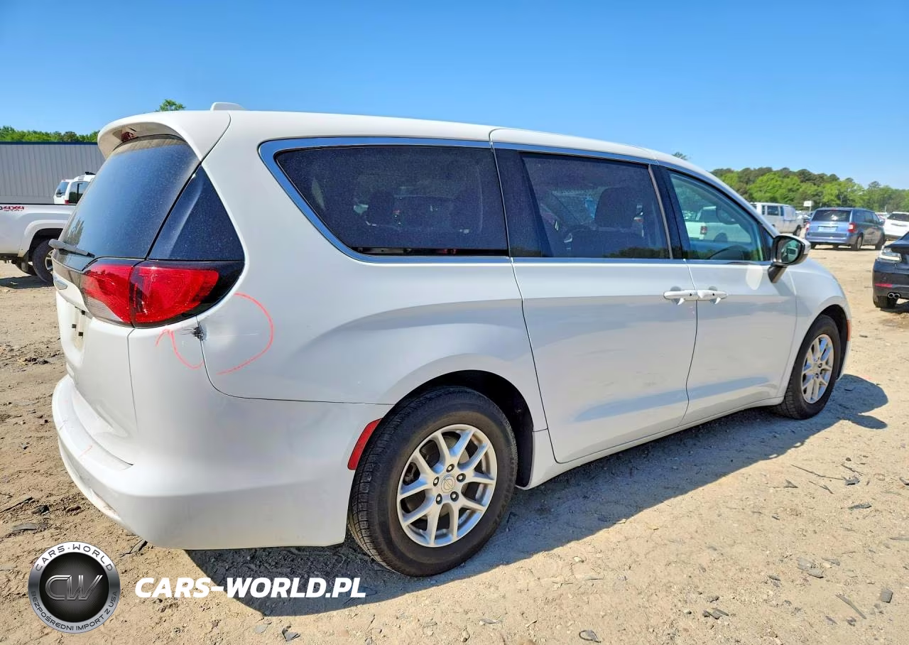 2017 Chrysler Pacifica Touring VIN:2C4RC1DG4HR520148 - 3