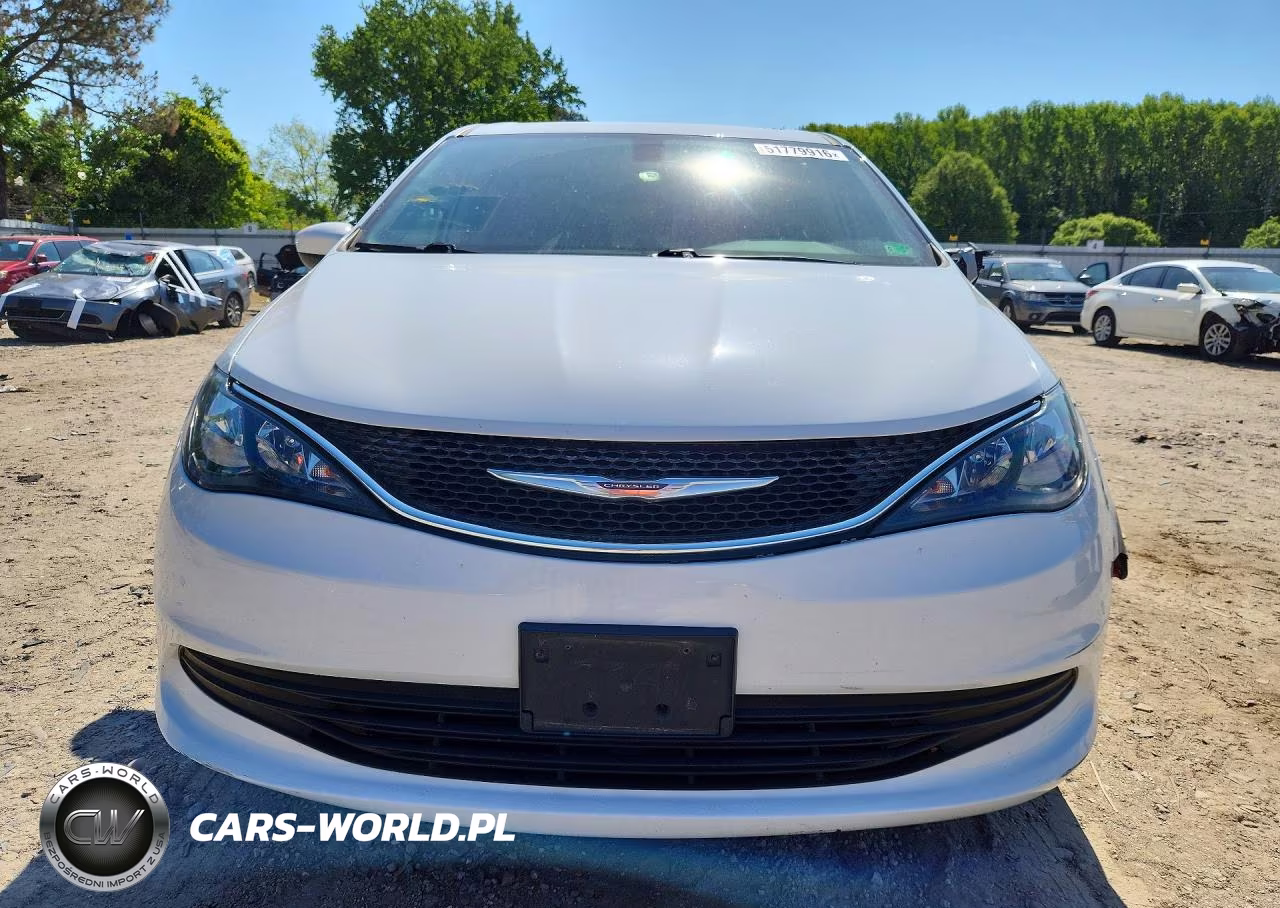 2017 Chrysler Pacifica Touring VIN:2C4RC1DG4HR520148 - 5