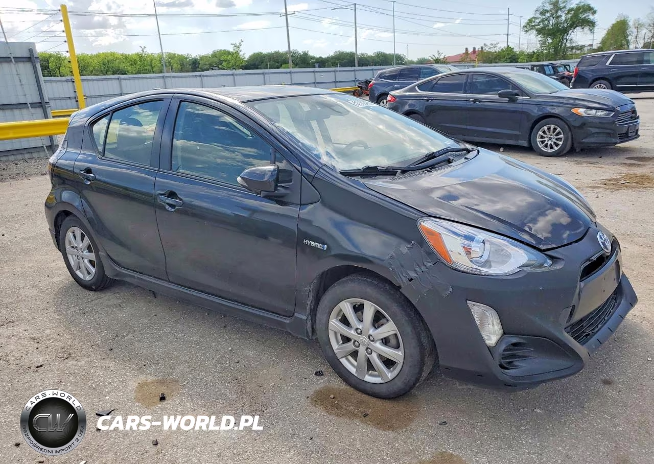 2017 Toyota Prius C Two VIN:JTDKDTB37H1591844 - 4