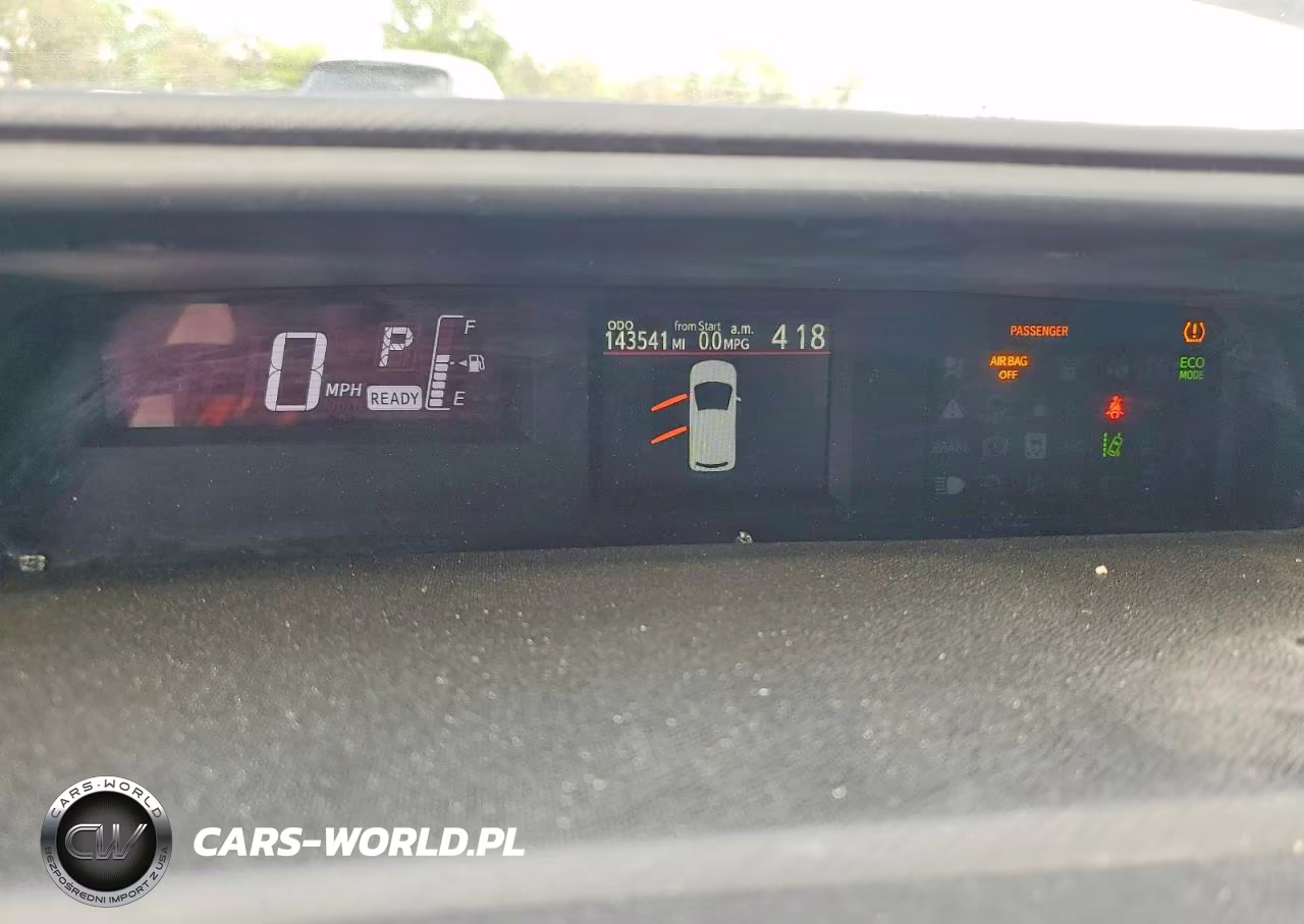 2017 Toyota Prius C Two VIN:JTDKDTB37H1591844 - 9