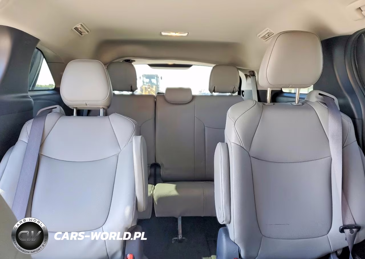 2025 Toyota Sienna Xle 7-Passenger VIN:5TDJSKFC8SS181733 - 10