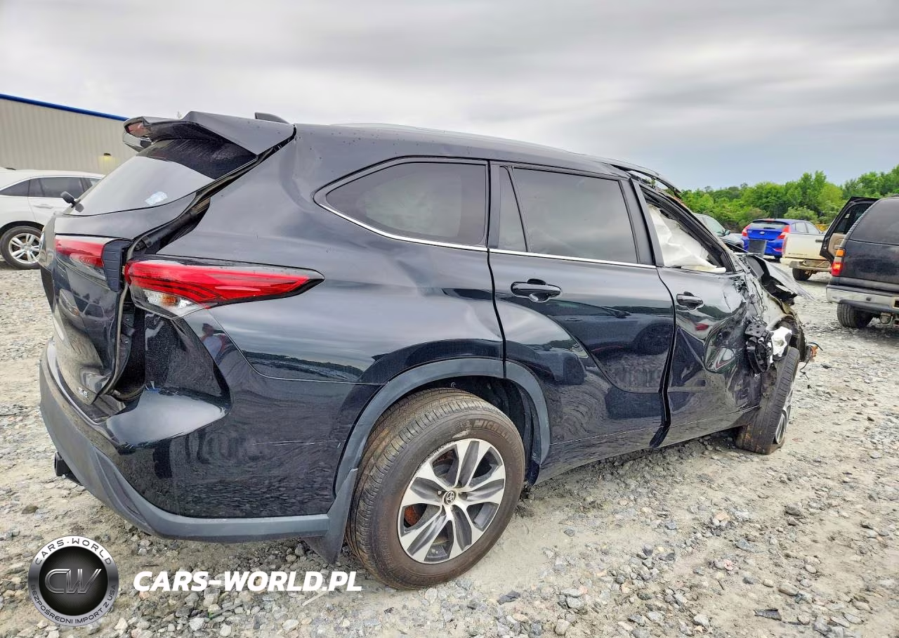2023 Toyota Highlander Xle VIN:5TDKDRAHXPS049462 - 3