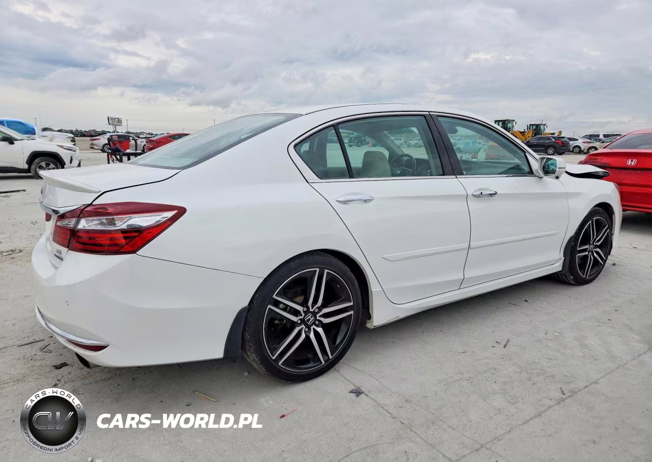 2016 Honda Accord Touring VIN:1HGCR3F93GA013289 - 3