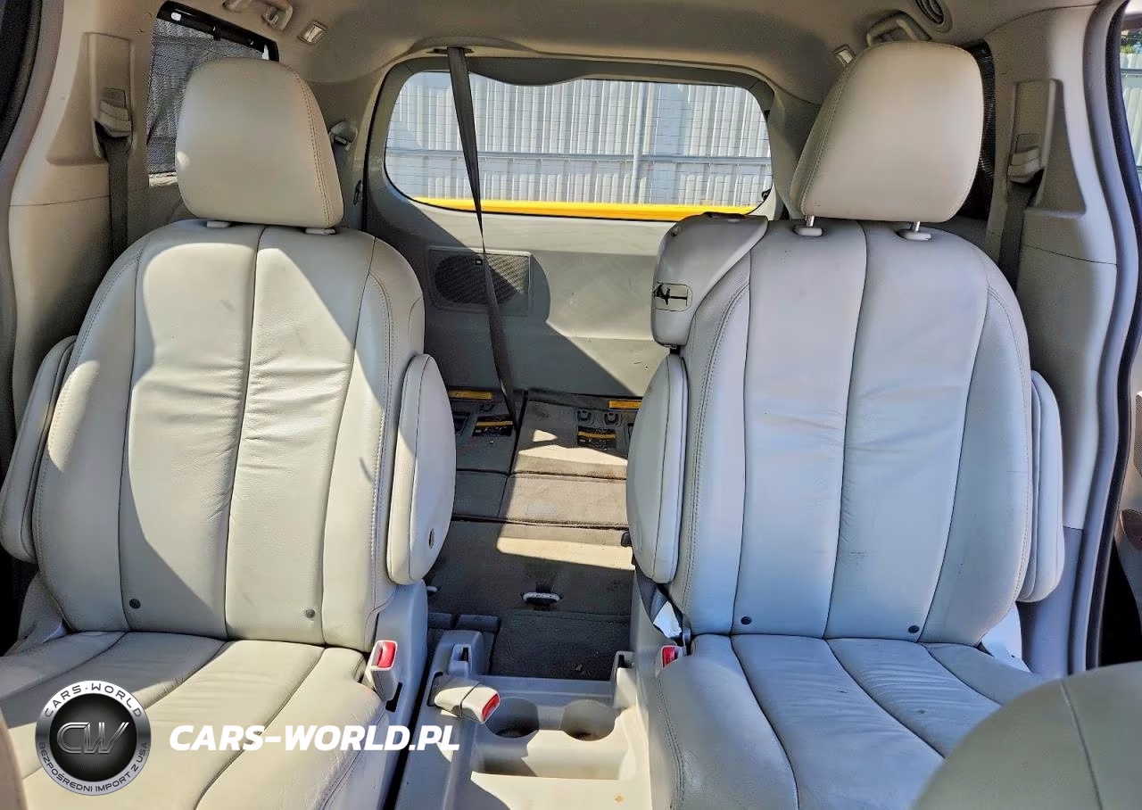 2011 Toyota Sienna VIN:5TDYK3DC9BS149655 - 10