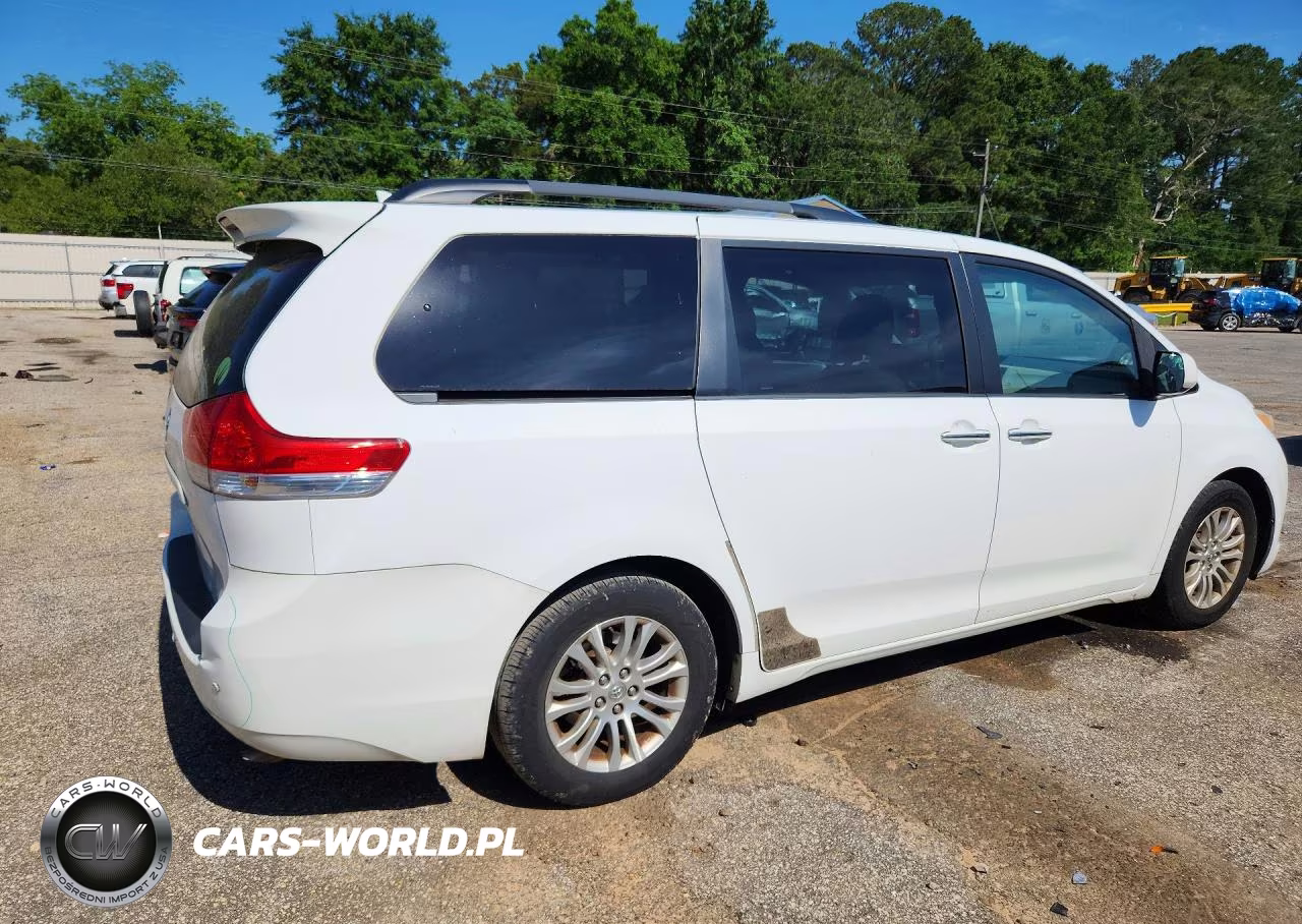 2011 Toyota Sienna VIN:5TDYK3DC9BS149655 - 3