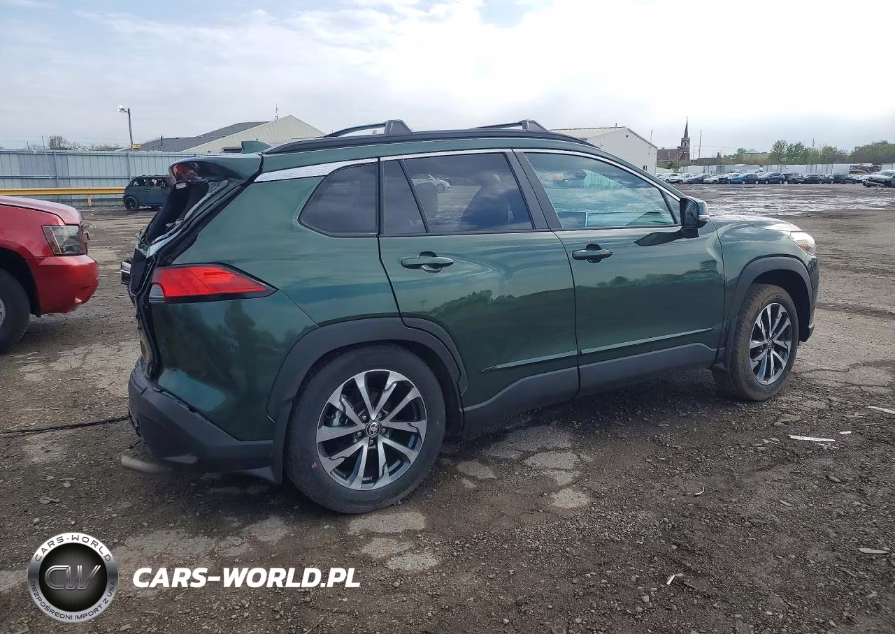 2023 Toyota Corolla Cross Xle VIN:7MUDAABG8PV060104 - 3