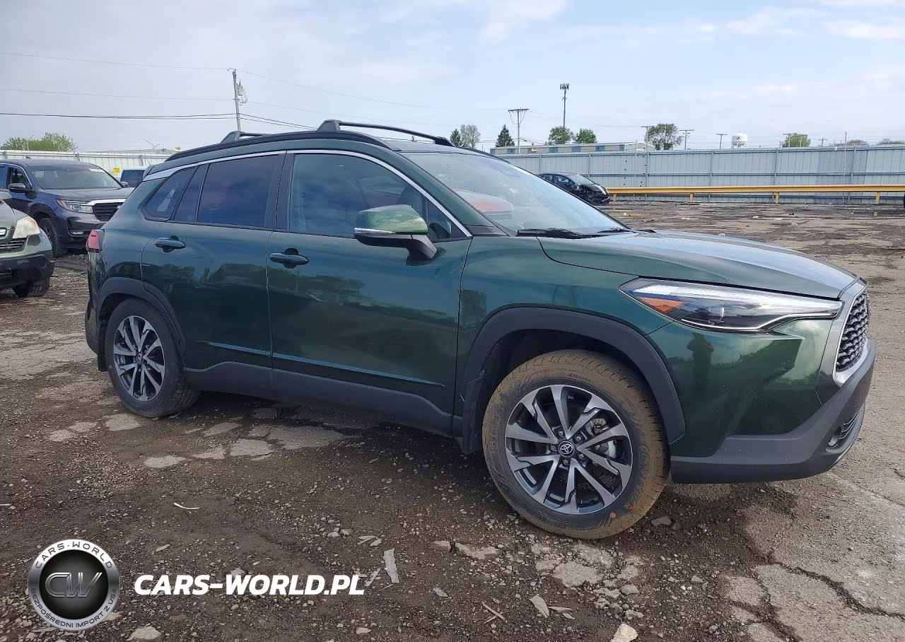 2023 Toyota Corolla Cross Xle VIN:7MUDAABG8PV060104 - 4