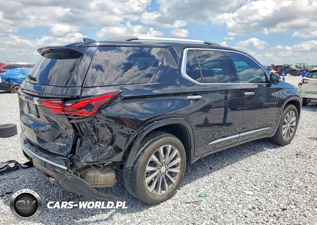 2022 Chevrolet Traverse Premier VIN:1GNEVKKW7NJ126269 - 3