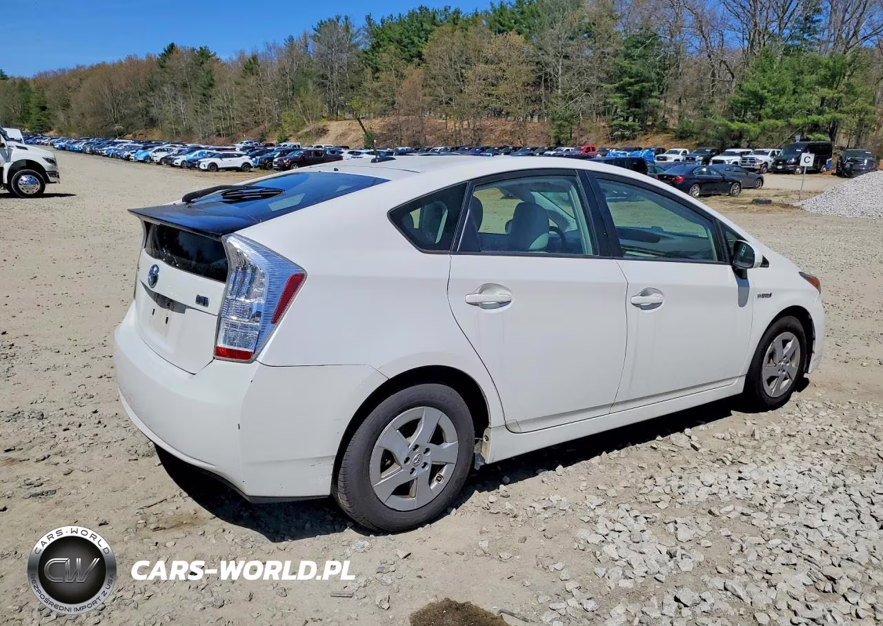 2011 Toyota Prius Four VIN:JTDKN3DU8B5327700 - 3