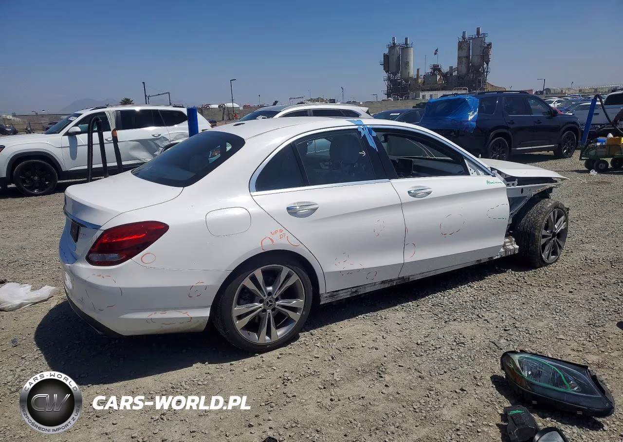 2018 Mercedes-Benz C 300 VIN:55SWF4JB0JU280813 - 3