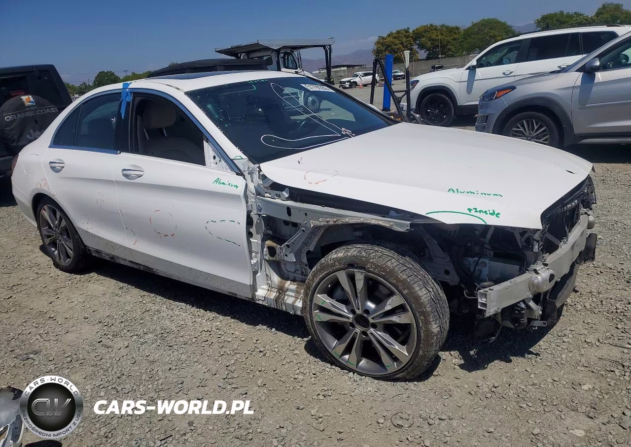 2018 Mercedes-Benz C 300 VIN:55SWF4JB0JU280813 - 4