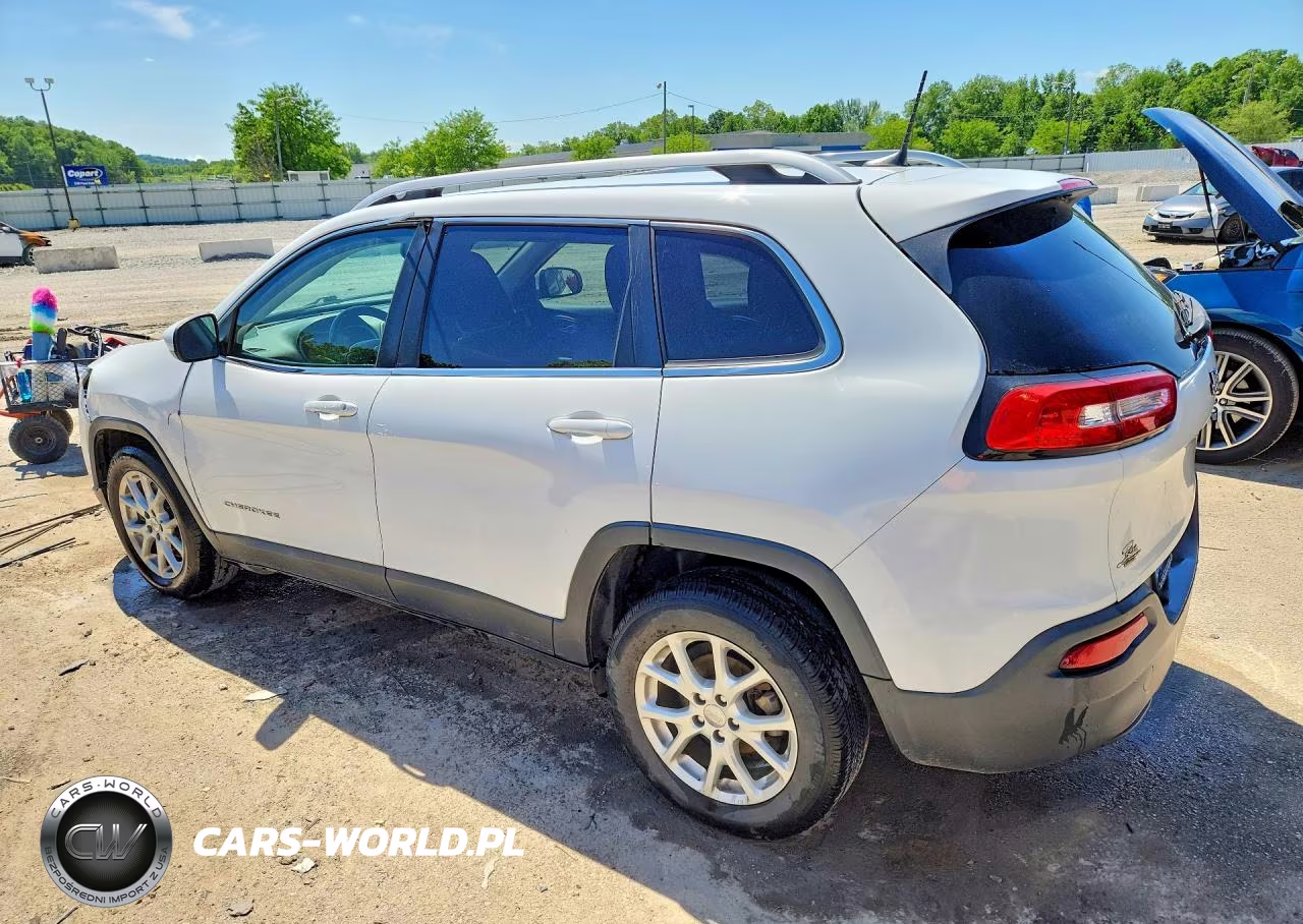 2016 Jeep Cherokee Latitude VIN:1C4PJLCB3GW209718 - 2