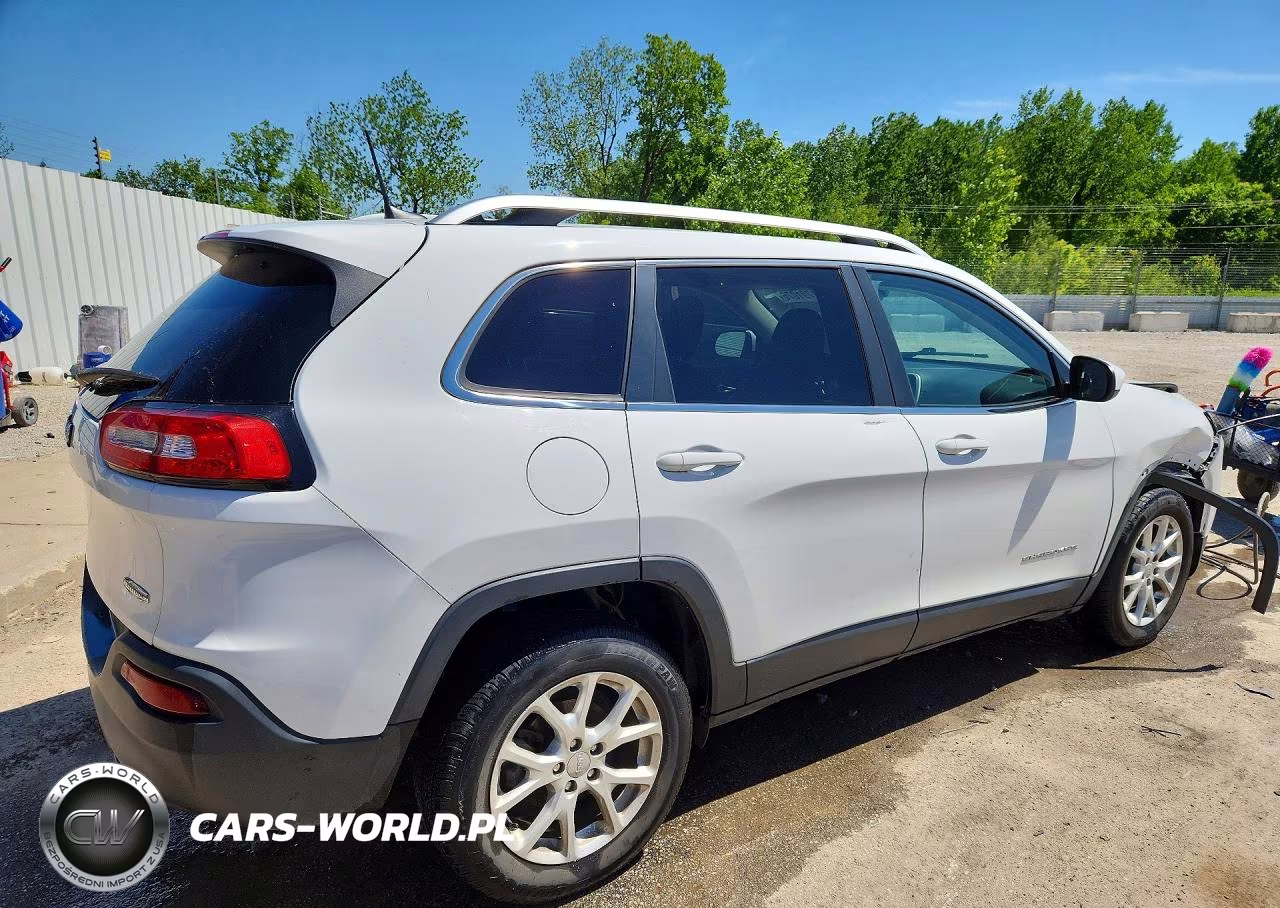 2016 Jeep Cherokee Latitude VIN:1C4PJLCB3GW209718 - 3