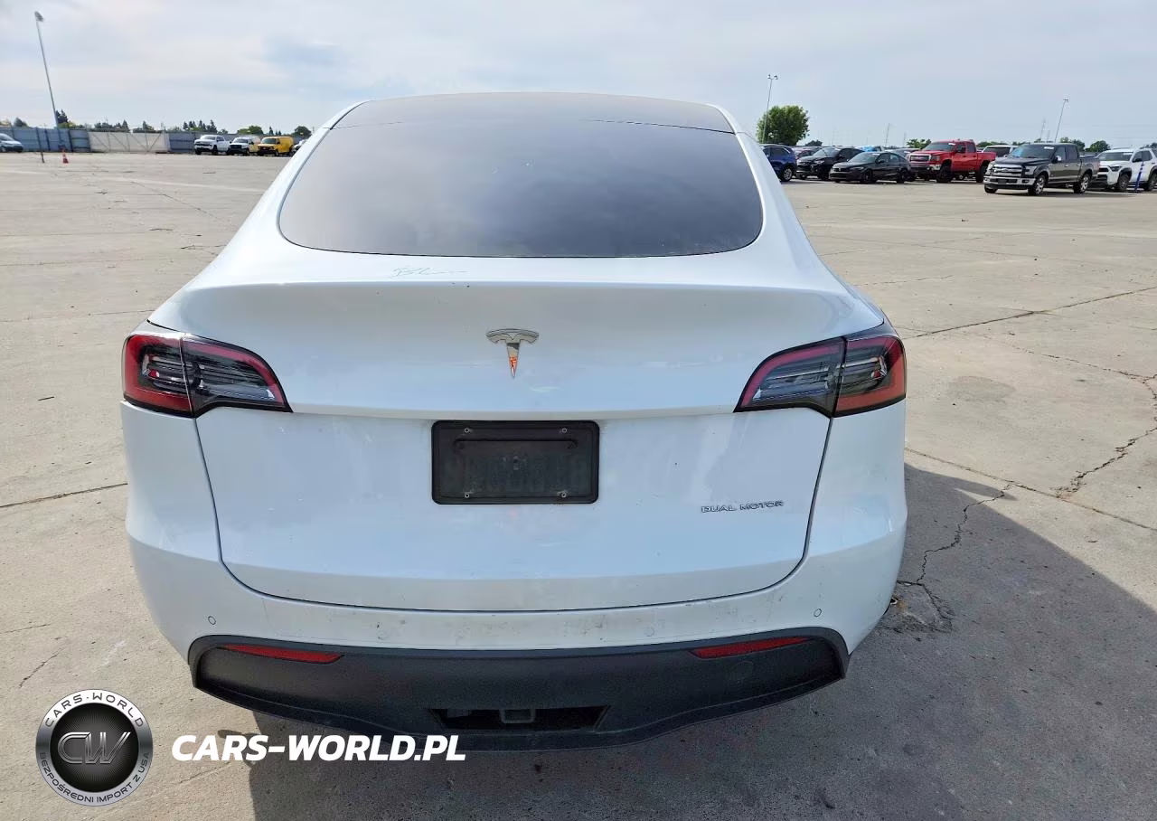 2022 Tesla Model Y VIN:7SAYGDEE6NF549367 - 6