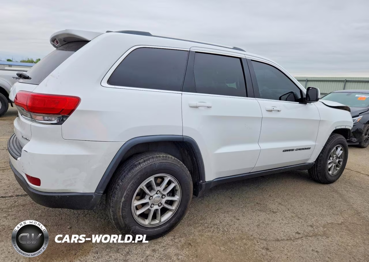 2018 Jeep Grand Cherokee Laredo VIN:1C4RJFAG4JC453945 - 3
